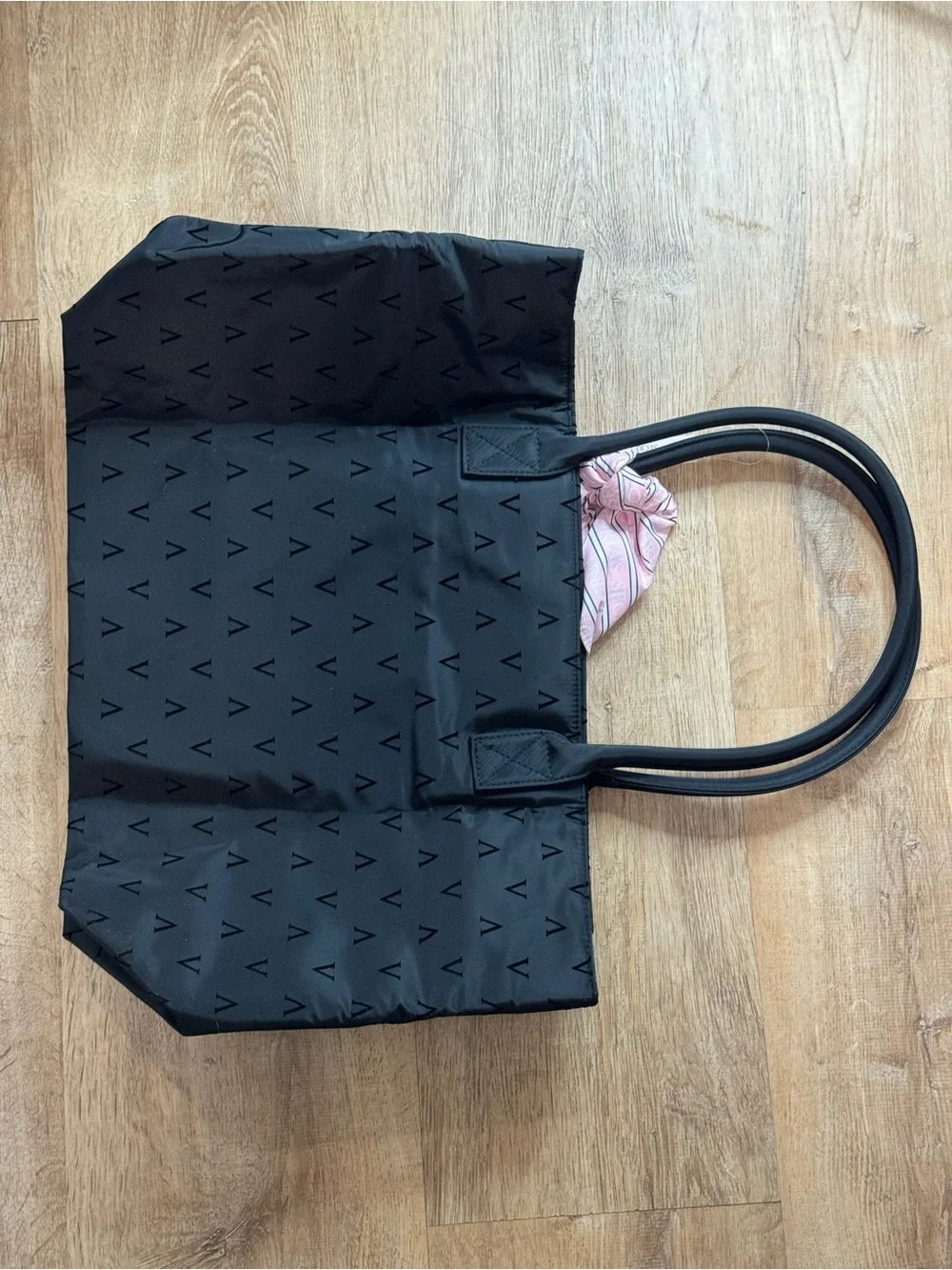 Victorias Secret bag use